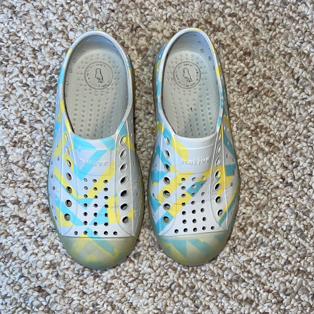 Native Shoes - Picture 2 of 7